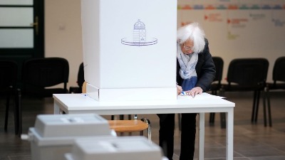 Rekordna izlaznost: Do 13 sati glasalo više od 50 odsto birača u Mađarskoj