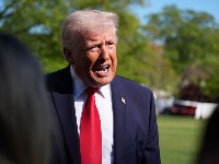 "Mogao bih da uništim Iran za sat vremena": Tramp ponovo preti