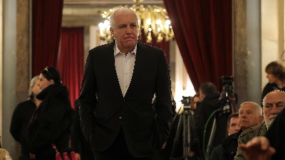 Željko Obradović vidno potresen stigao na komemoraciju Vujoševiću, evo do koga je seo (FOTO)