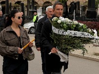 (FOTO/VIDEO) Iznenađenje za sve: Bivši trener FK Zvezda na sahrani Vujoševića, stigao i nekadašnji košarkaš crveno-belih