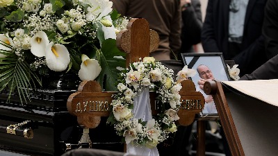 Evo s kim je došao Ostoja Mijailović na sahranu Duška Vujoševića, tu si i fudbaleri Partizana (FOTO/VIDEO)