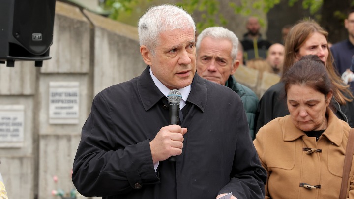 Boris Tadić zaplakao na Duletovoj sahrani: "Nadam se da će jedna ulica poneti njegovo ime"