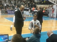 Pronašli smo devojčicu koju je Dule spasao neopravdanog u školi: "Borila" se sa policijom, pogledajte snimak čuvenog momenta (FOTO/VIDEO)