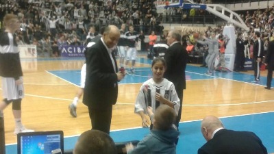 Pronašli smo devojčicu koju je Dule spasao neopravdanog u školi: "Borila" se sa policijom, pogledajte snimak čuvenog momenta (FOTO/VIDEO)