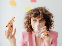 NAVIKA KOJU SVI IMAMO: Da li je greška piti vodu uz obrok? 