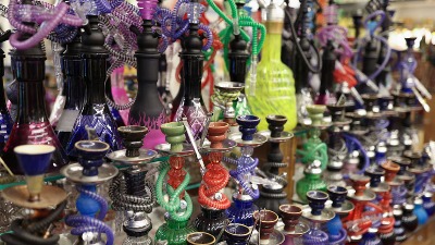 Pokušali da prošvercuju duvan za nargile u boksu za alat autobusa