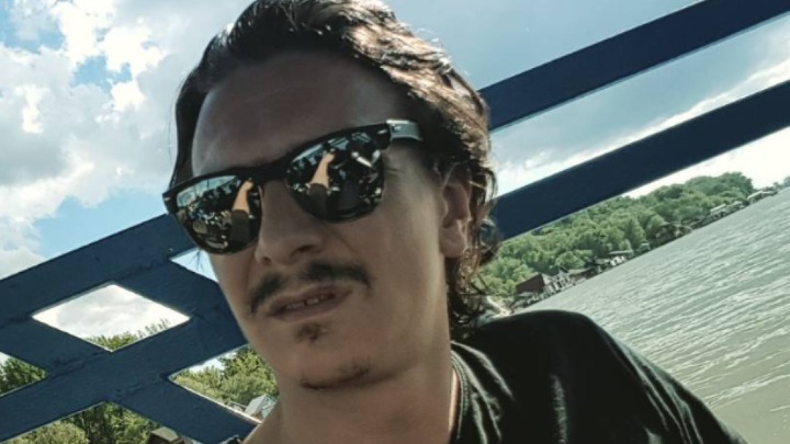 Naš glumac otišao na selo i promenio život iz korena: Gaji svinje, ovce i kokoške i razvio unosan biznis (FOTO)