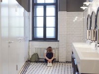 Osmakinja pretrpela seksualno zlostavljanje u školskom toaletu: Učenice sve snimale