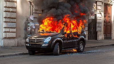 Preživeo rafale, sada mu digli džip u vazduh: Poznato koji MMA borac je bio na meti u Vranju