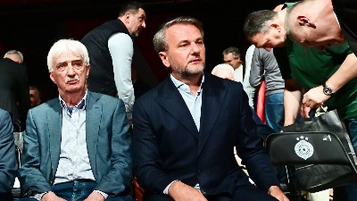 Sedeo je pored Ostoje, "grobare" nije hteo da pozdravi: Kićanović je pokušao da ga pomiri sa Željkom...