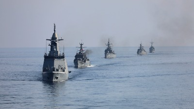 TENZIJE U ORMUSKOM MOREUZU! Iranski brodovi pucali na tanker