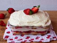 Kolač s jagodama, mileramom i piškotama gotov za 10 minuta: Kremasta rapsodija ukusa 