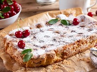 Kolač sa višnjama na šolje koji uvek uspe: Mekan, sočan i gotov bez vage