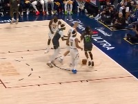 Podmukao potez igrača Minesote: Iz nemoći gurnuo Jokića u publiku, Gordon skočio da brani Srbina (VIDEO)