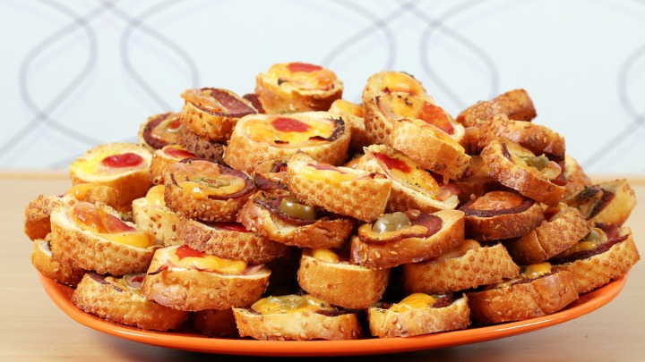 Hrskavi brusketi sa pančetom i čeri paradajzom: Jednostavan zalogaj pun ukusa