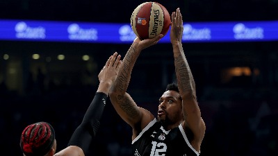 Navijači nisu videli na TV-u početak derbija i koreografiju za Duleta: Evo šta je razlog kašnjenja na Areni sport