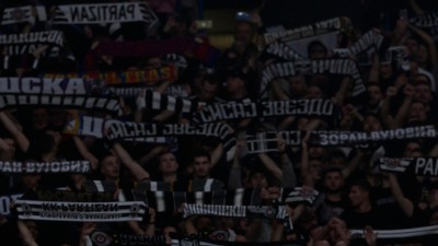 (VIDEO) Navijači Partizana tokom derbija vređali suprugu Nebojše Čovića