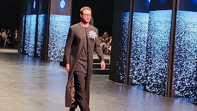 DIREKTNO na reviji o kojoj svi pričaju: Boško Jakovljević pretvorio Belgrade Fashion Week u spektakl, moda koja se ne nosi, već živi