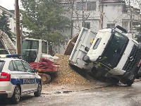 DRAMA na Senjaku: Prevrnuo se kamion (FOTO/VIDEO)