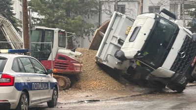 DRAMA na Senjaku: Prevrnuo se kamion (FOTO/VIDEO)