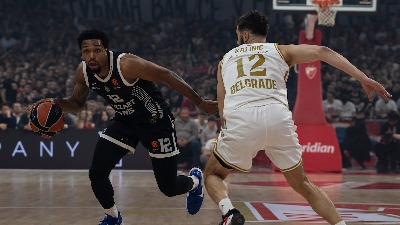 UŽIVO Partizan pred pobedom! Crno-beli uništavaju Zvezdu u 4. četvrtini