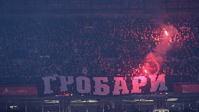 "Grobari" bacali topovske udare na tribinu gde su bila mala deca? Devojčica uplakana otišla u hodnik Arene