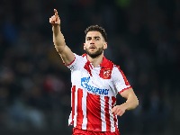 Fudbaler Crvene zvezde došao na derbi da bodri košarkaše crveno-belih (VIDEO)