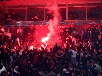 Neredi u Areni pred početak derbija: Sevale pesnice na delu tribina gde su navijači Zvezde (VIDEO)