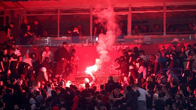 Neredi u Areni pred početak derbija: Sevale pesnice na delu tribina gde su navijači Zvezde (VIDEO)