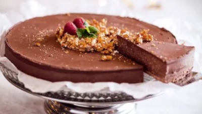 Čokoladna torta od 2 sastojka: kremasta poslastica bez pečenja koja uspeva baš svima