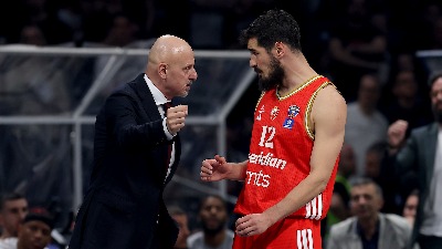 Sramotan poraz Zvezde u Čajetini: Kalinić pesničio protivničkog igrača, Obradović "digao ruke" (VIDEO)