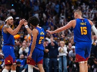 Sa parkinga - nestvarna trojka Jokićevog saigrača u poslednjoj sekundi prvog poluvremena (VIDEO)