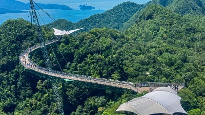 Most koji ne vodi nikuda: Nagib koji ledi krv u žilama (VIDEO)