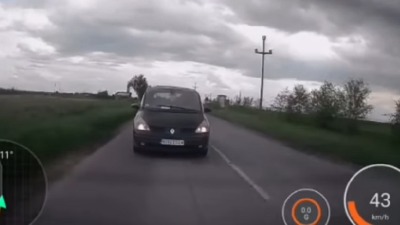 ZA DLAKU izbegnut sudar: Vozač-samoubica kod Žablja (VIDEO)