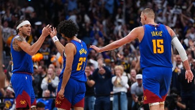 Provocirao Jokića, pa dobio brutalan odgovor od čitave svlačionice Denvera (VIDEO)