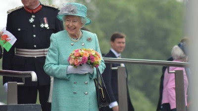 Prepoznatljiv modni detalj kraljice Elizabete II: Kultni komad sada dostupan javnosti