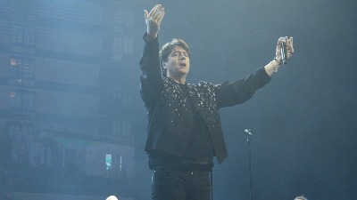 Boris Novković se vratio na scenu: Jubilej u znaku emocija i omaža ocu Đorđe Novković u Sava centru