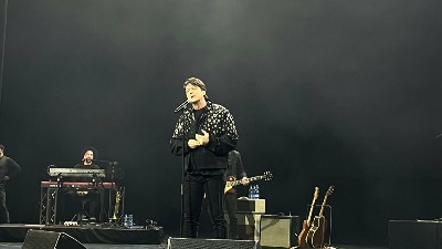 Suze u Sava centru: Boris Novković “oživeo” očev hit – „Takav je život“ 