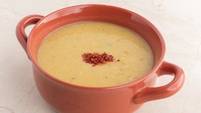 Kremasta bela pileća čorba sa povrćem – kompletan ručak u jednoj činiji