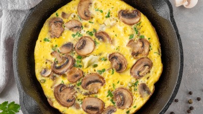 Zaboravite komplikovane večere – ovaj omlet je gotov za 10 minuta