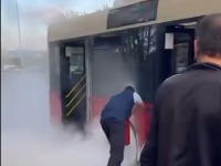 DRAMA na Bežanijskoj kosi: Zapalio se autobus (VIDEO)