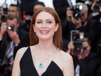 Džulijen Mur dobija prestižnu nagradu „Žene u pokretu“ u Kanu: Glas žena u fokusu 