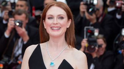 Džulijen Mur dobija prestižnu nagradu „Žene u pokretu“ u Kanu: Glas žena u fokusu 