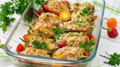 Sočne punjene paprike sa piletinom i pečurkama iz rerne: Osvojiće vas na prvi zalogaj