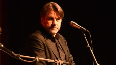 Skriveni talenat Marka Miloševića: Pesnik iznenadio publiku (VIDEO)