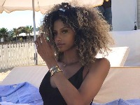 Kakvu lepoticu je miljenik "grobara" doveo u Beograd: Kada je ušla u Arenu svi su se okrenuli (FOTO/VIDEO)