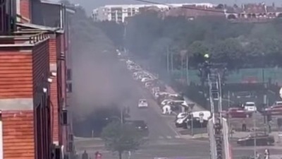 Goreo stan u Novom Sadu: Crni dim se širio iz zgrade (VIDEO)