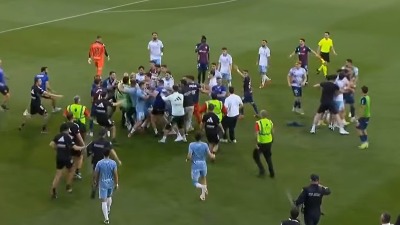 Masovna tuča u drugoj ligi Španije - Golman nokautirao protivnika u stilu Majka Tajsona (VIDEO)