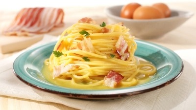 Špagete sa senfom i dimljenom slaninom