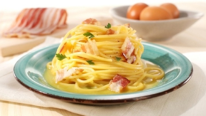 Špagete sa senfom i dimljenom slaninom